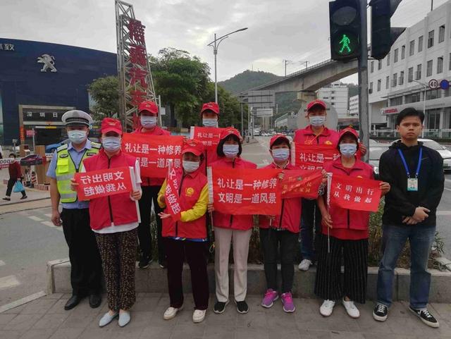 園山街道銀荷社區(qū)多措并舉保障居民平安出行