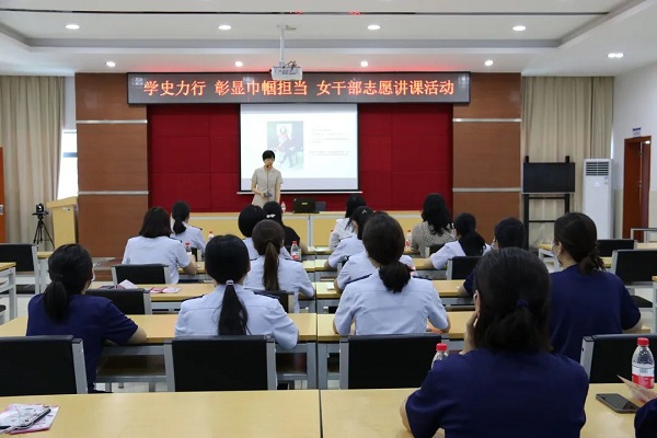 區(qū)婦幼保健醫(yī)院醫(yī)生講授《婦女疾病預(yù)防與治療》課程.jpg