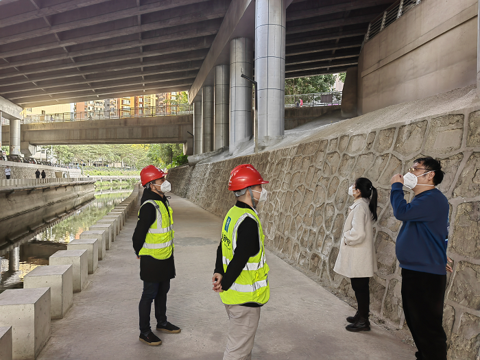 深圳市交通運輸局龍崗管理局陪同省考評組開展“平安公路”示范路創(chuàng)建考評工作2.png